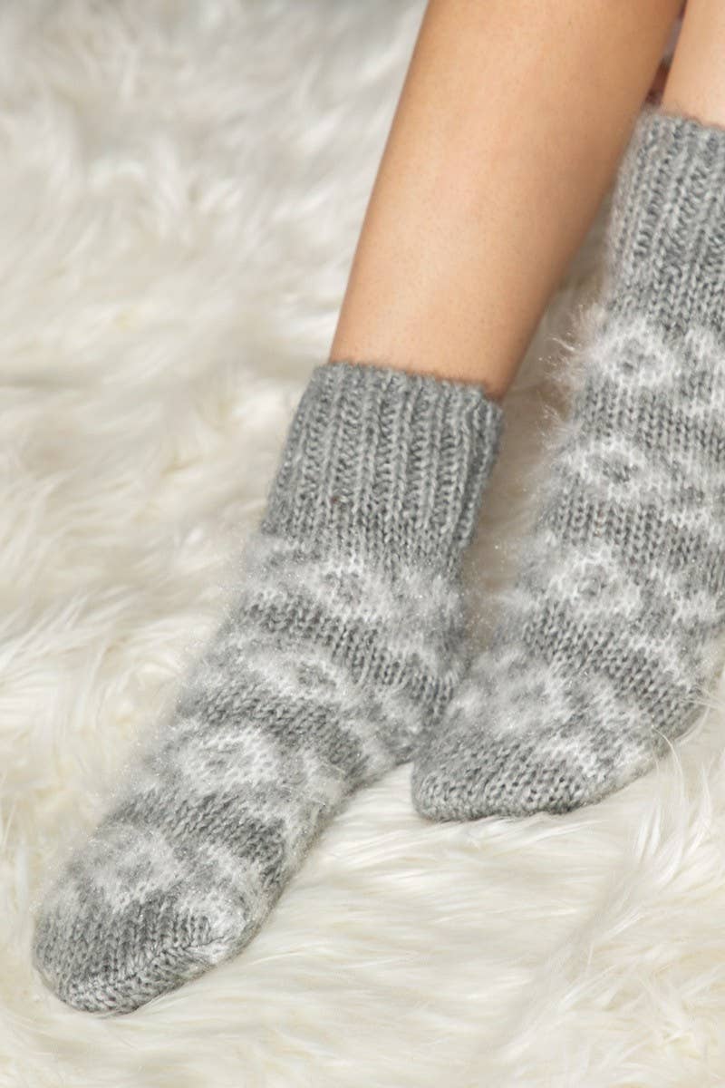 TWO COLORS - Fuzzy Nordic Socks